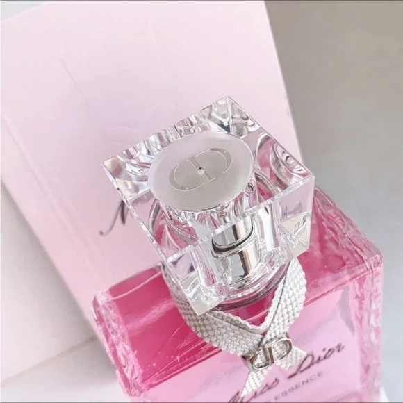 Dior Miss Dior Rose Essence 2021 Grasse, France New In Box 100 ML - Picture 5 of 11